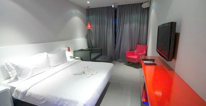 Sinq Party - No Male Stags Allowed Hotel 3*