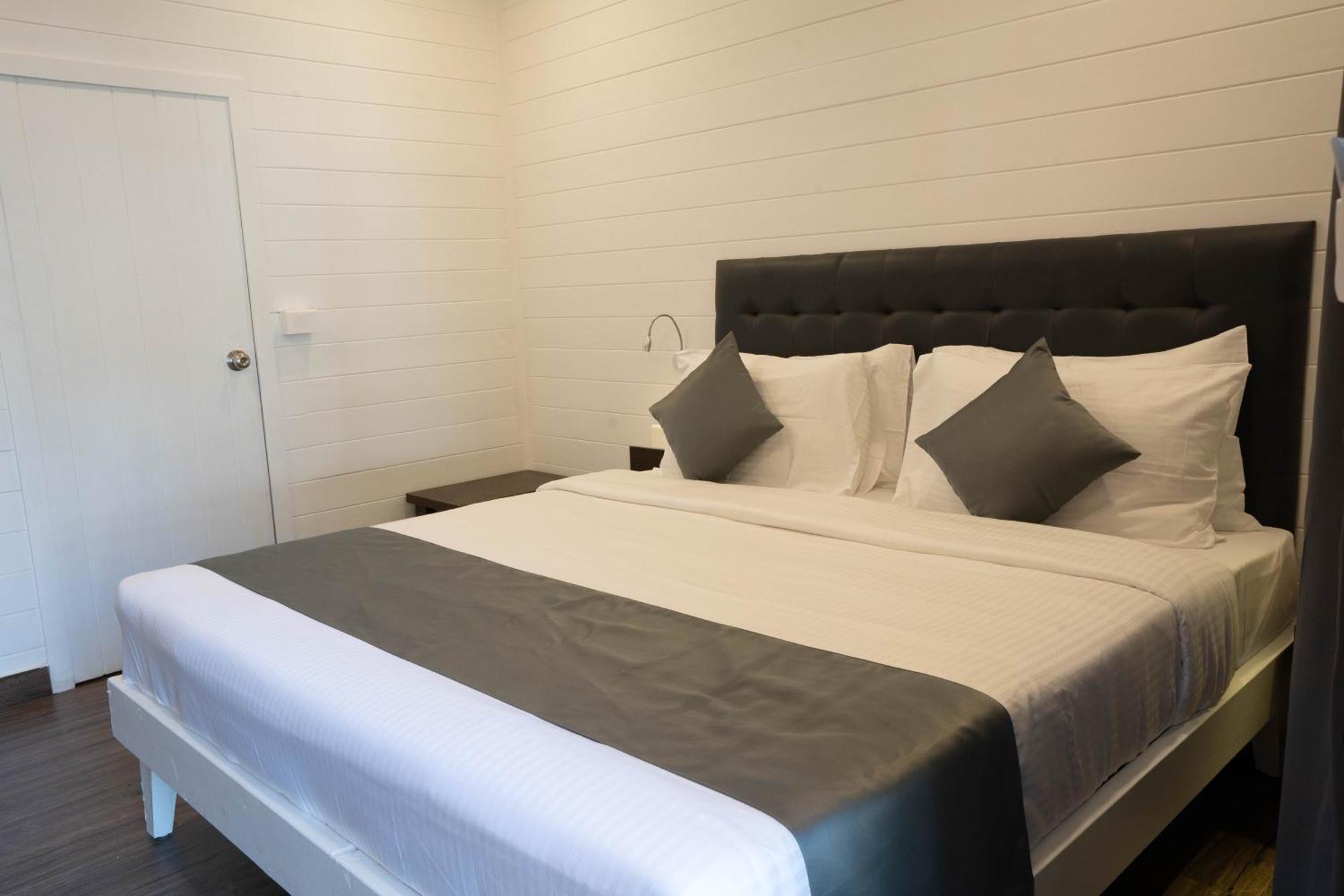 Hotel Sinq Party - No Male Stags Allowed