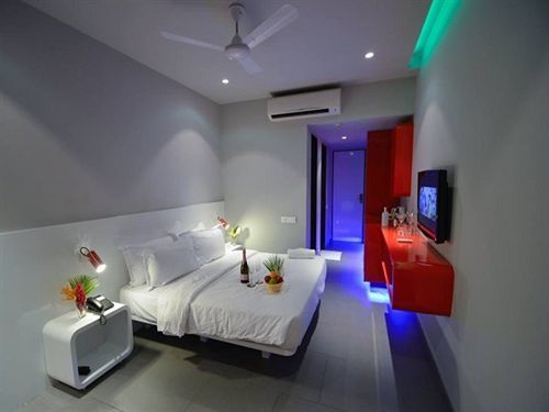 Hotel Sinq Party - No Male Stags Allowed 3*